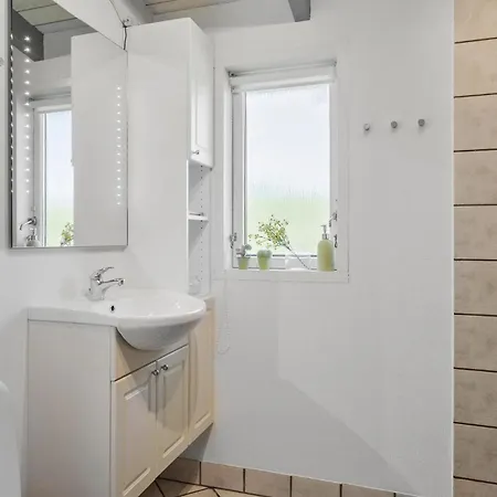 3 Bedroom Beautiful In Feriehus